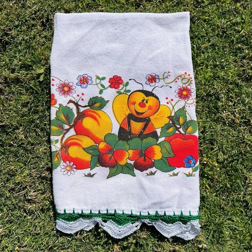 Vintage Anthropomorphic Bumble Bee Cotton Tea Towel Crochet Trim Flowers Brazil